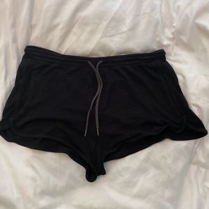 Aritzia | Wilfred free fleece shorts -size l